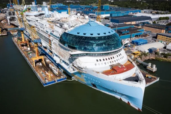Maior navio de cruzeiro do mundo está quase pronto