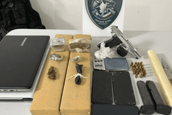 Homem de 24 anos é preso com drogas, arma e munições em São Luís