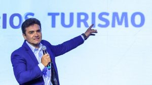 Ministro do Turismo anuncia 17 mil voos a mais para o verão