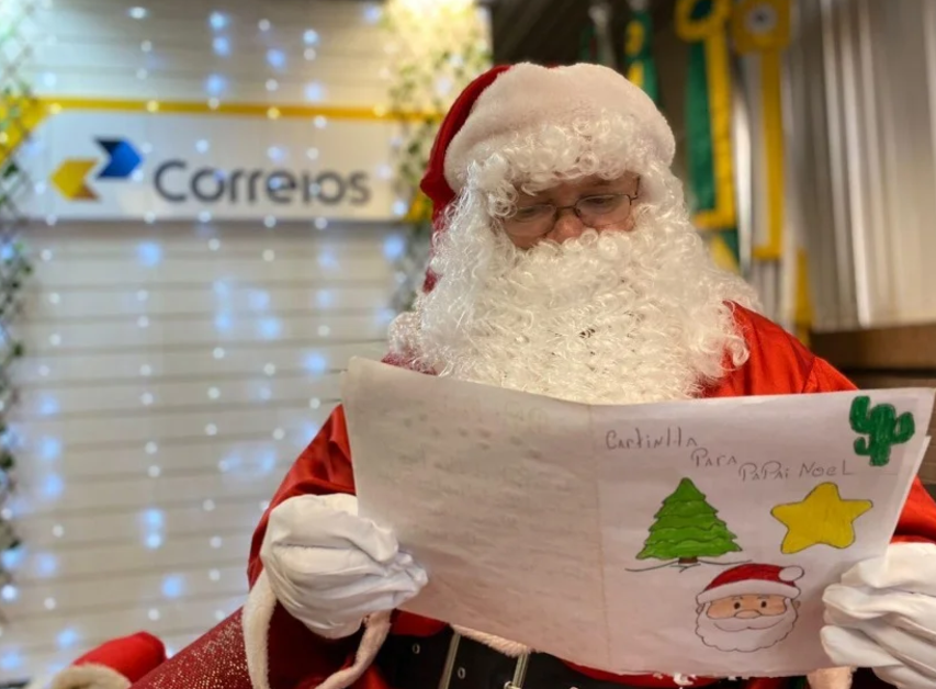 Mais de 2 mil cartas do Papai Noel estão disponíveis para adoção