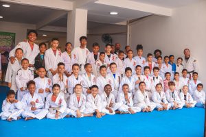 Projeto de jiu-jitsu leva futuro e disciplina para crianças na Ilhinha