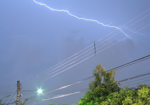 Veja dicas essenciais para evitar acidentes com descargas elétricas