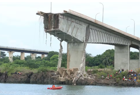 Parte de ponte que desabou deve ser demolida ainda este mês