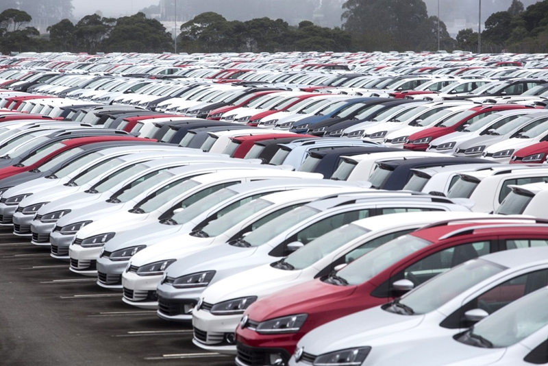 Venda de carros novos atinge o melhor número em cinco anos.