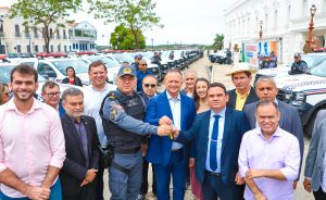 Governador Carlos Brandão entrega 63 novas viaturas para a PM