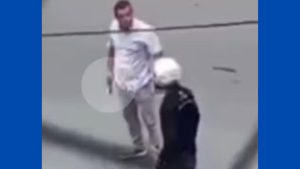 VÍDEO: Policial flagrado agredindo motoqueiro é afastado