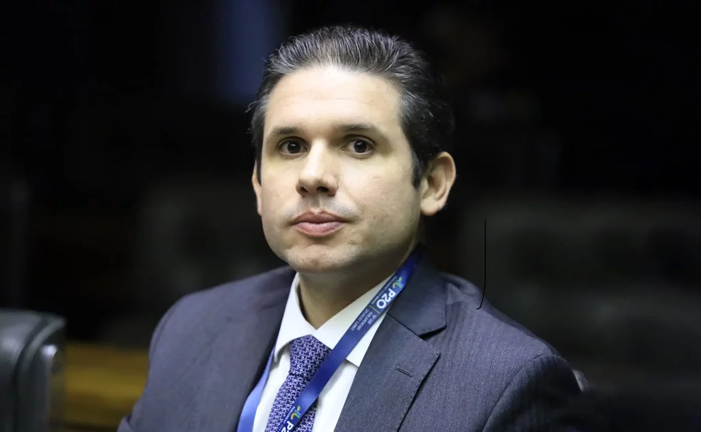 Presidente da Câmara dos Deputados demite mais de 400 funcionários