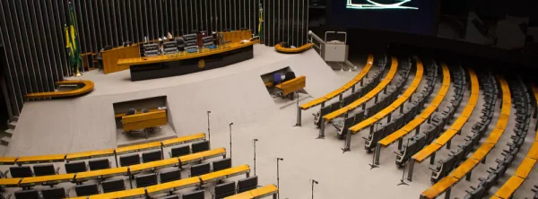 Empresas com mais de 50 funcionários devem oferecer programas de saúde mental