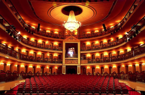 Teatro Arthur Azevedo tem programação cultural gratuita