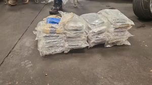 PRF apreende 21 tabletes de droga dentro do tanque de veículo