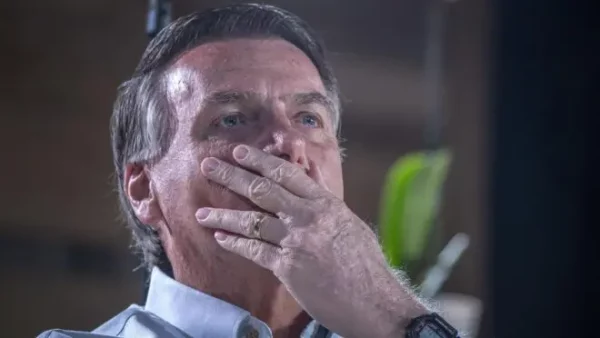 Bolsonaro depõe à Polícia Federal