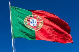 Portugal aprova pacote que endurece regras para imigrantes