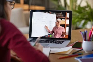 STF é acionado contra decreto que proíbe ensino a distância