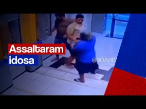 Idosa é assaltada enquanto saca dinheiro