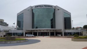 Justiça encerra atividades de faculdade irregular em Pinheiro