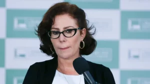 Carla Zambelli passa mal em audiência de custódia