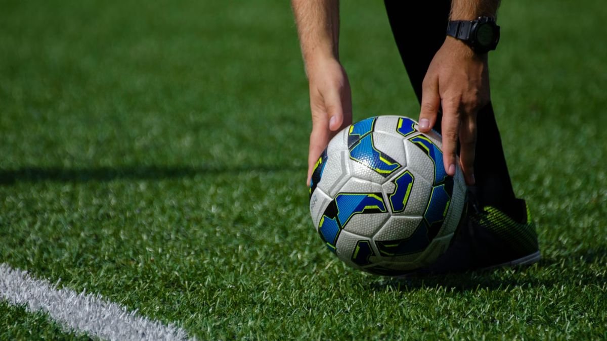 Palmeiras impõe ritmo forte, constrói vantagem cedo e goleia o Vitória no Brasileirão