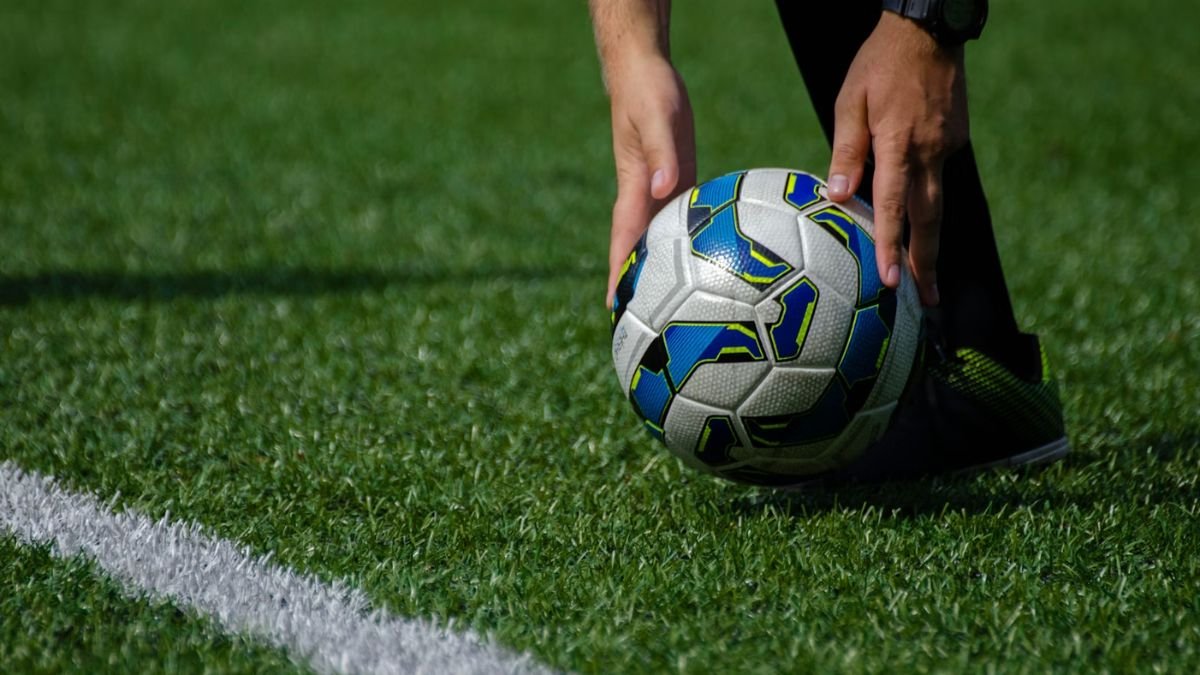 Retorno de Neymar gera elogios, análises físicas e debate sobre entradas duras no futebol paulista