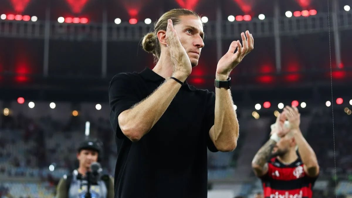 Filipe Luís no Mengão: Estatísticas e Títulos na Carreira de Jogador e Treinador