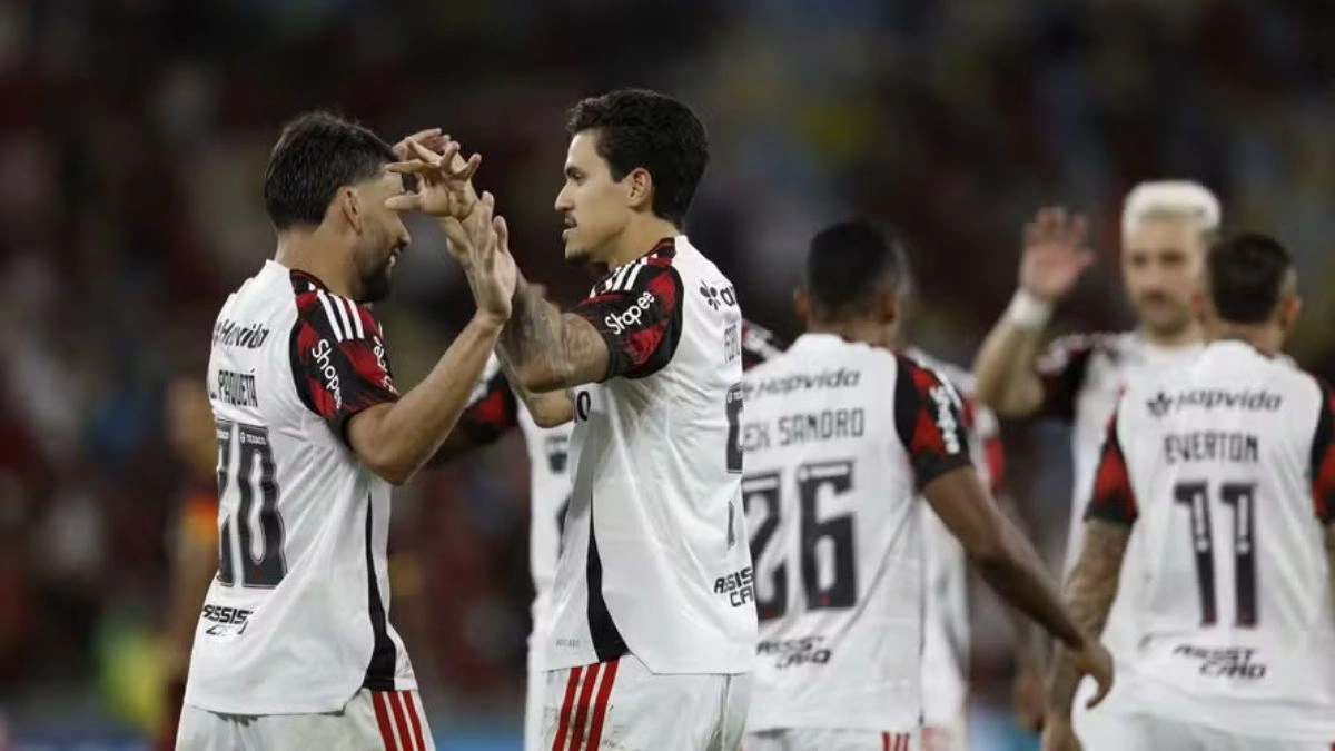 Flamengo domina, mas protestos ofuscam vitória por 8-0.