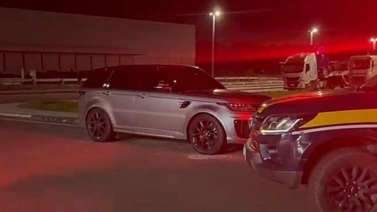 PRF apreende carro de luxo ligado a investigado na Operação Compliance Zero em Minas Gerais