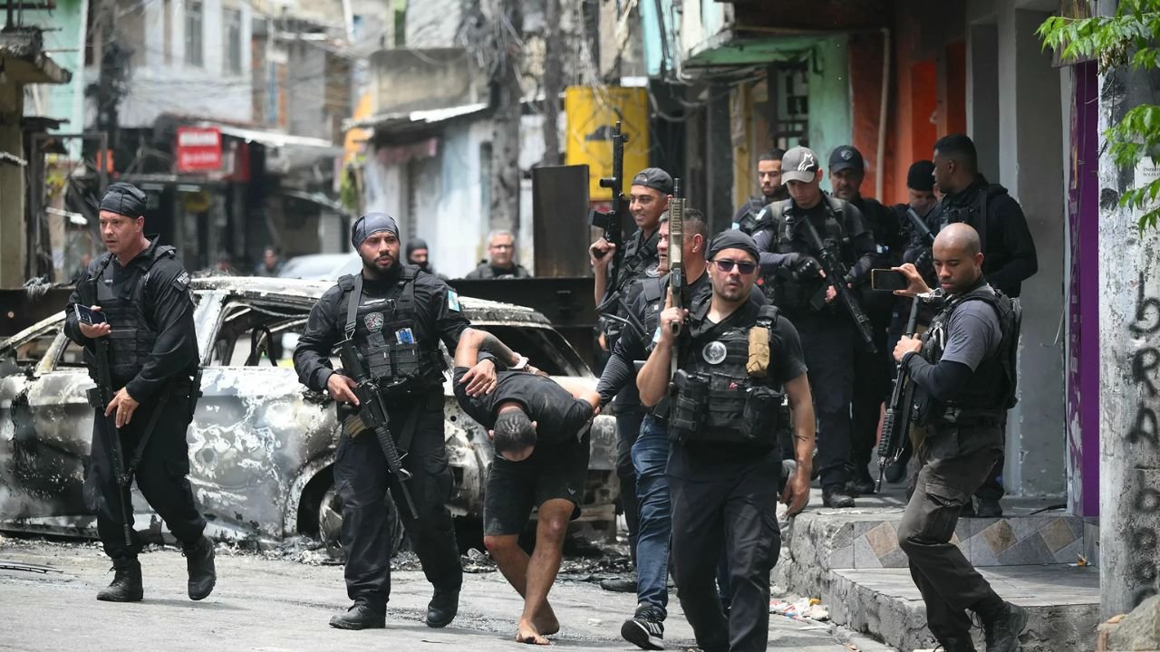 Pelo menos oito mortos em operação policial letal em favela no Brasil