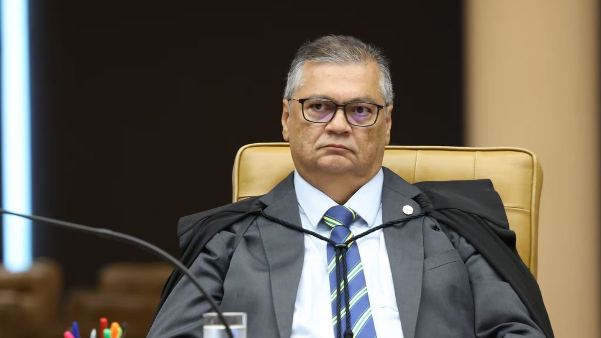 Flávio Dino Suspende Julgamento sobre Eleições no RJ e Aguarda Decisão do TSE