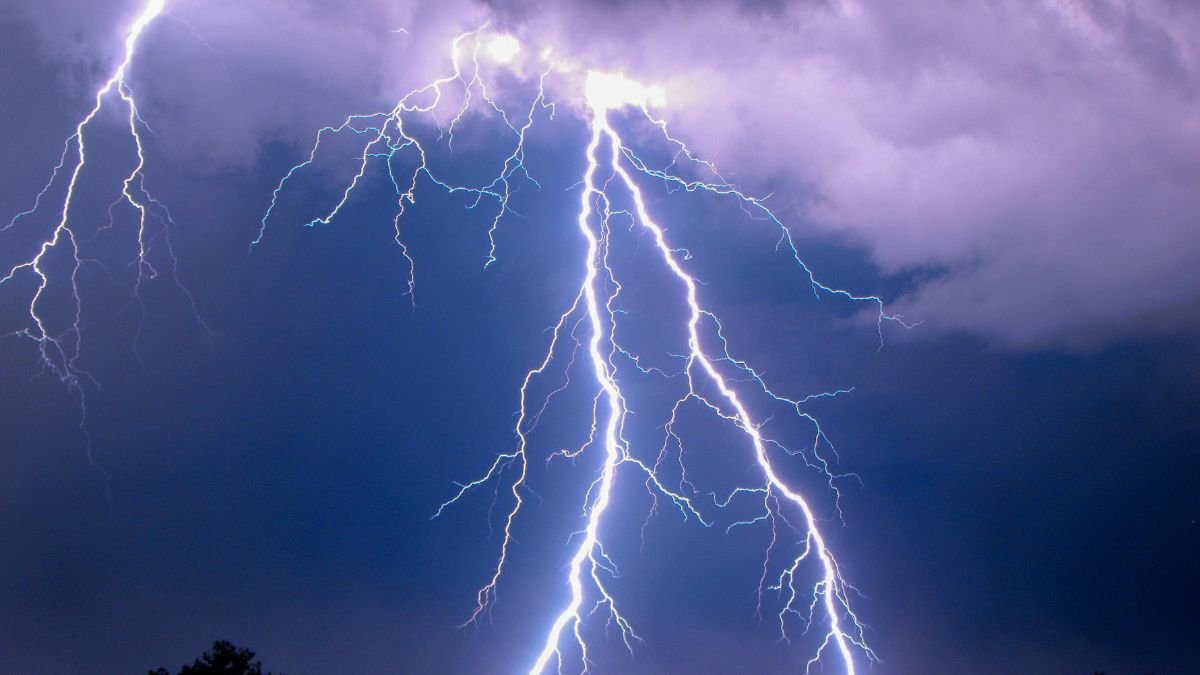 Alerta máximo: temporais com granizo e raios atingem a Grande Florianópolis