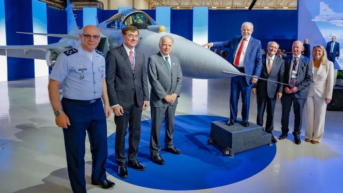 Le Brésil Présente Son Premier Avion de Combat Supersonique Assemblé Localement