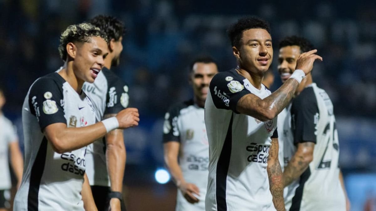 Lingard Decide e Corinthians Sai na Frente na Copa do Brasil com Vitória Sobre o Barra-SC