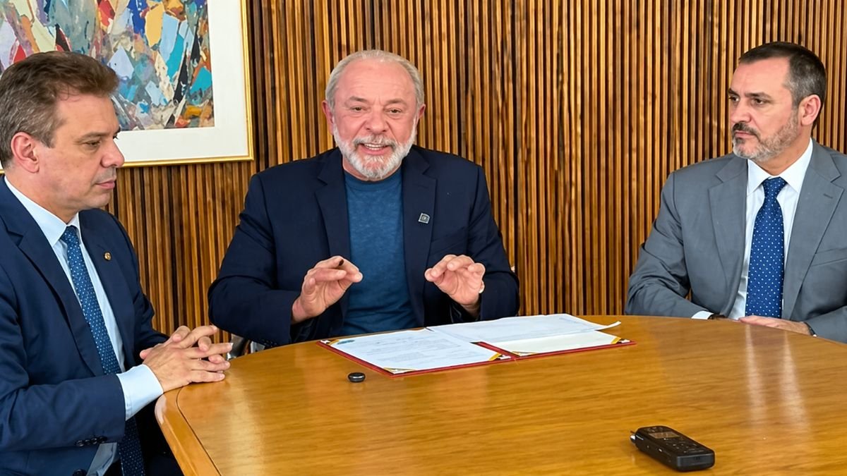 Lula elogia diretor da PF após revogação de credenciais de agente dos EUA