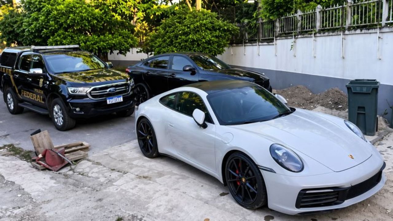 PF apreende 55 carros de luxo e 120 armas em operação que levou à prisão de MC Ryan SP e Poze do Rodo