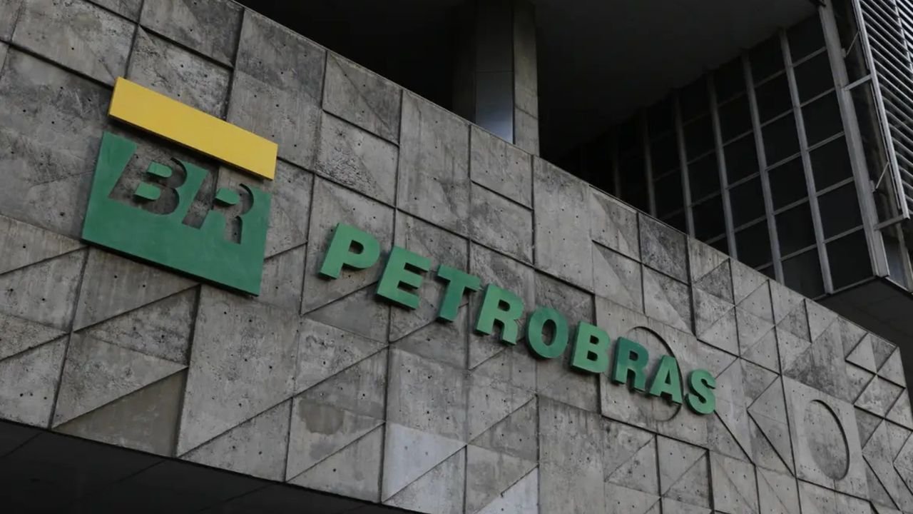 Petrobras anuncia nova descoberta de hidrocarbonetos em águas profundas no Brasil