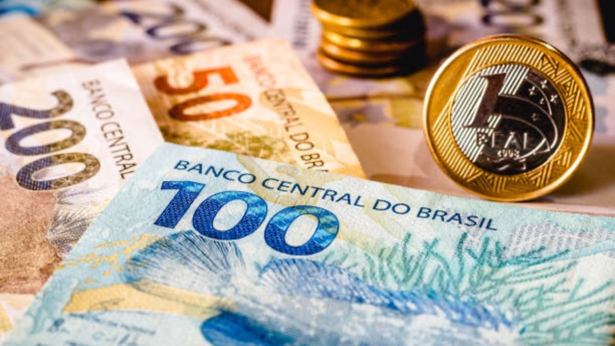 Salário mínimo pode chegar a R$ 3.242 em proposta eleitoral