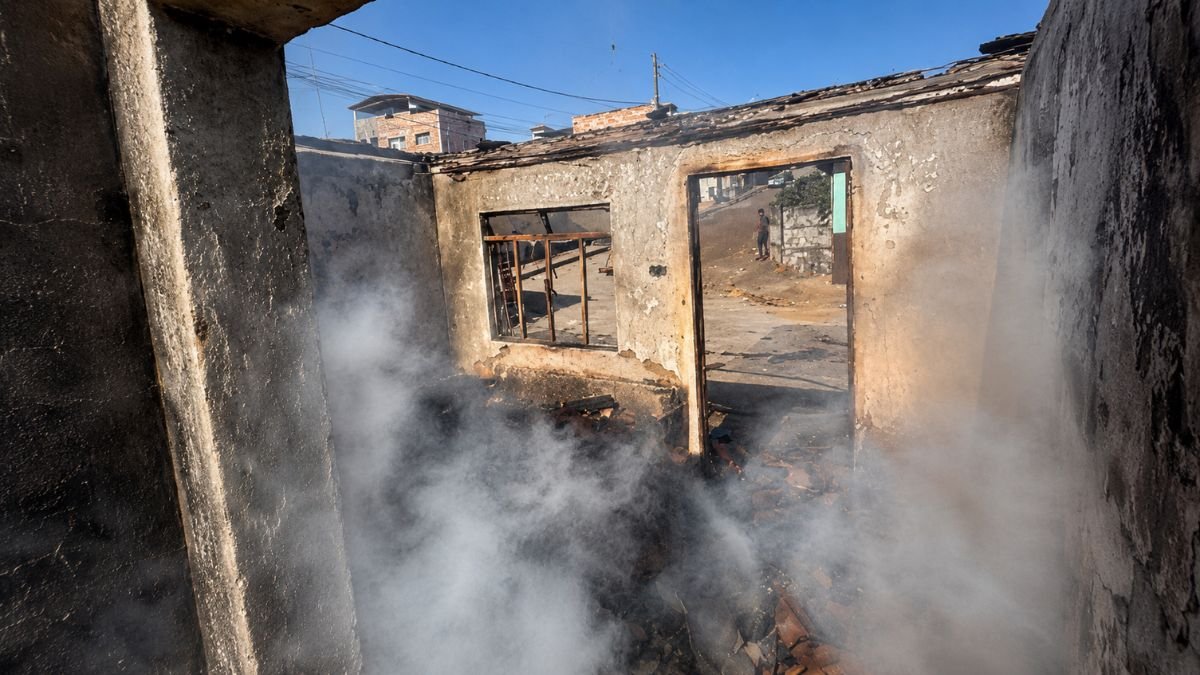 Incêndio em Lagoa Dourada destrói parte de residência e deixa moradores assustados