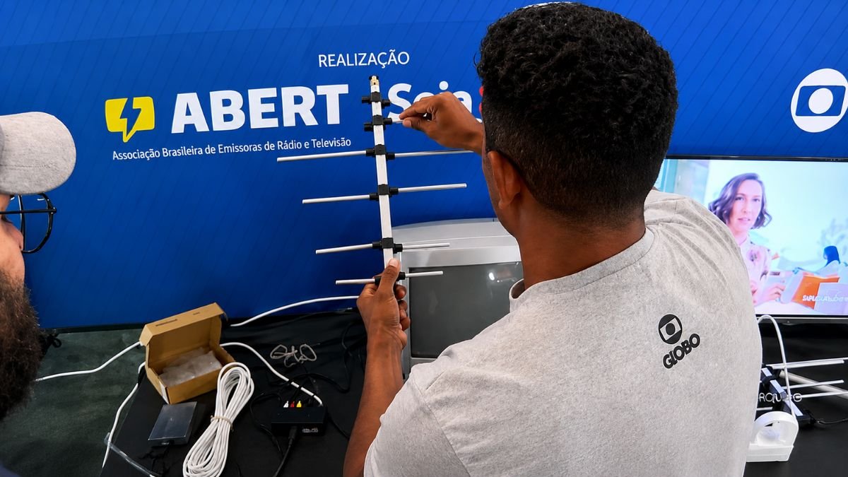 Moradores De Ouro Preto Recebem Kits Gratuitos De TV Digital Até Sexta-Feira
