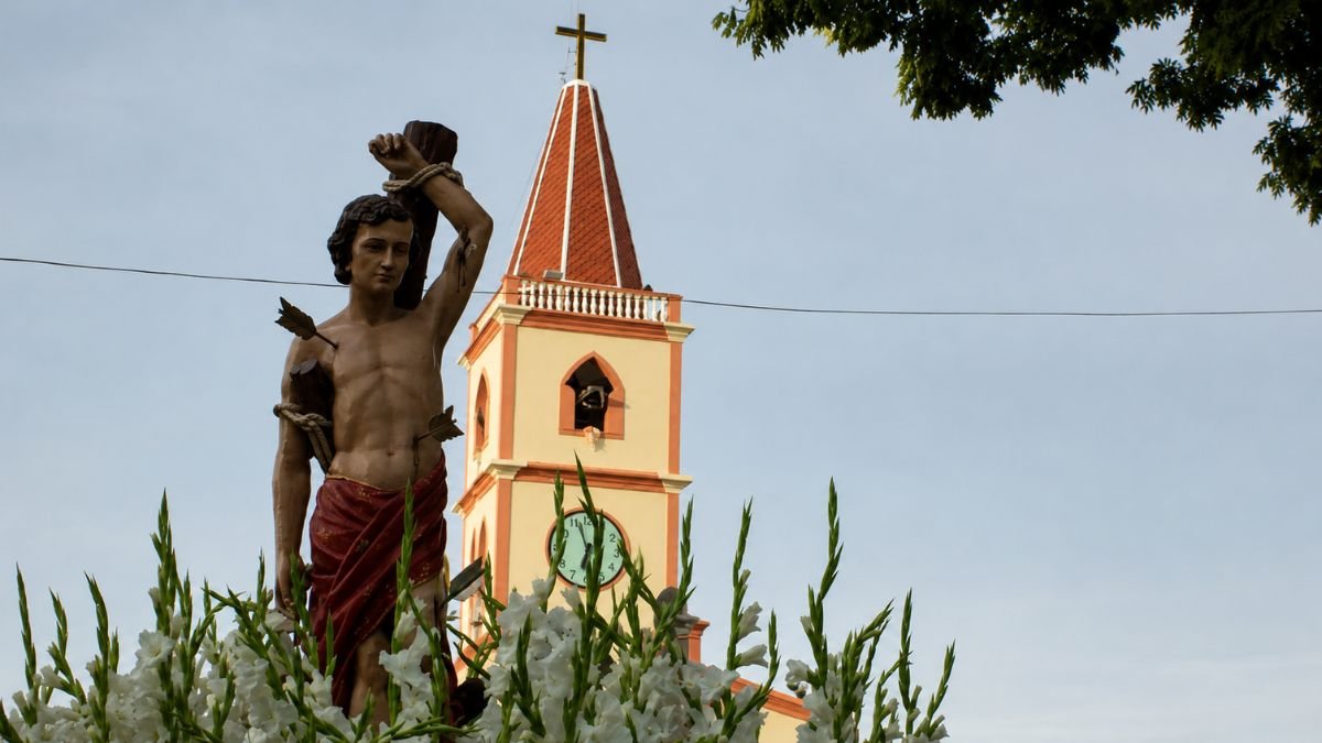 Paróquia de Santa Cruz de Minas Realiza Programação Especial em Homenagem a Nossa Senhora