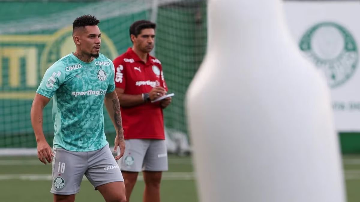 Paulinho Volta Após 300 Dias E É Relacionado Pelo Palmeiras Para Clássico Contra O Santos