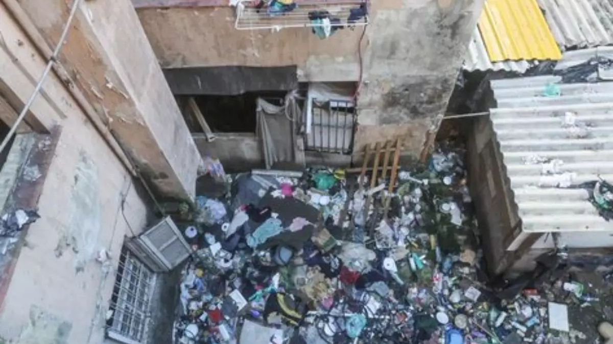 Prédio Desocupado na Oscar Freire Após 20 Anos de Ocupação Irregular Estava Tomado por Lixo